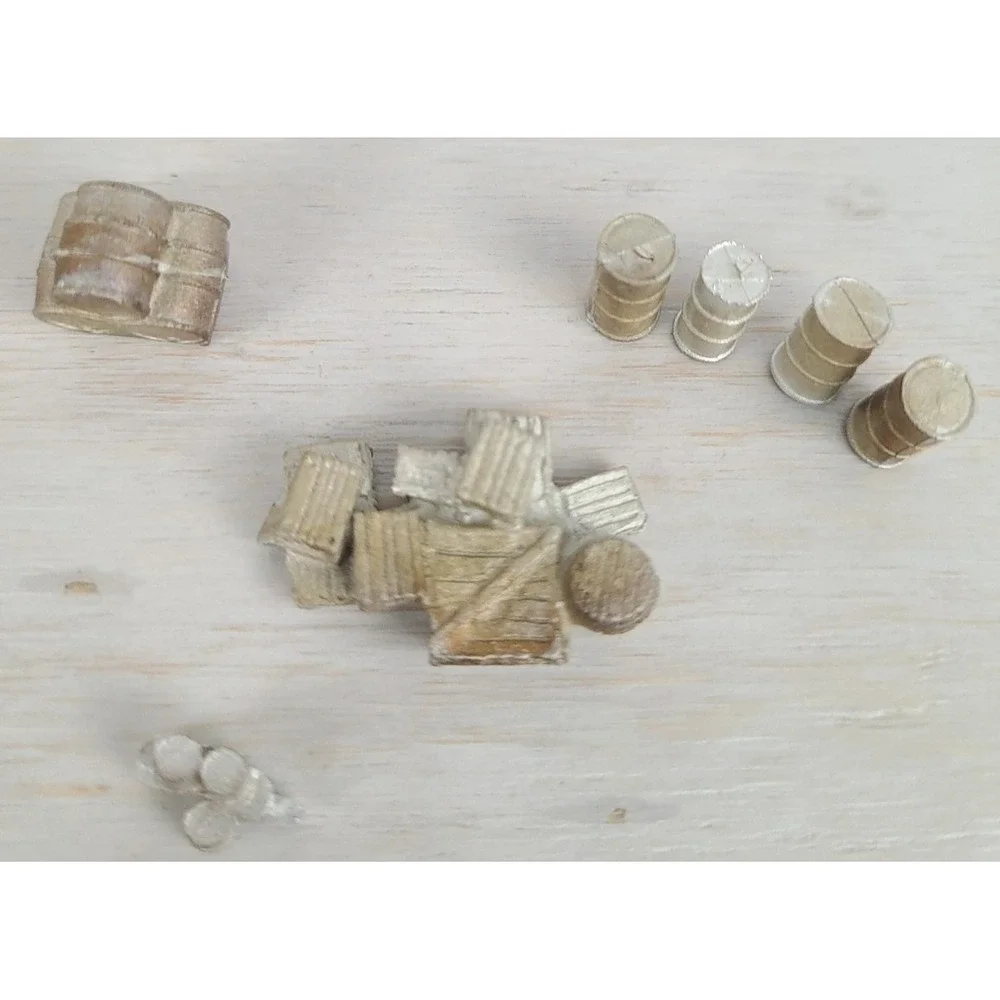 Woodland Scenes Senic Details Assorted Skids Crates Barrels‎ Sacks